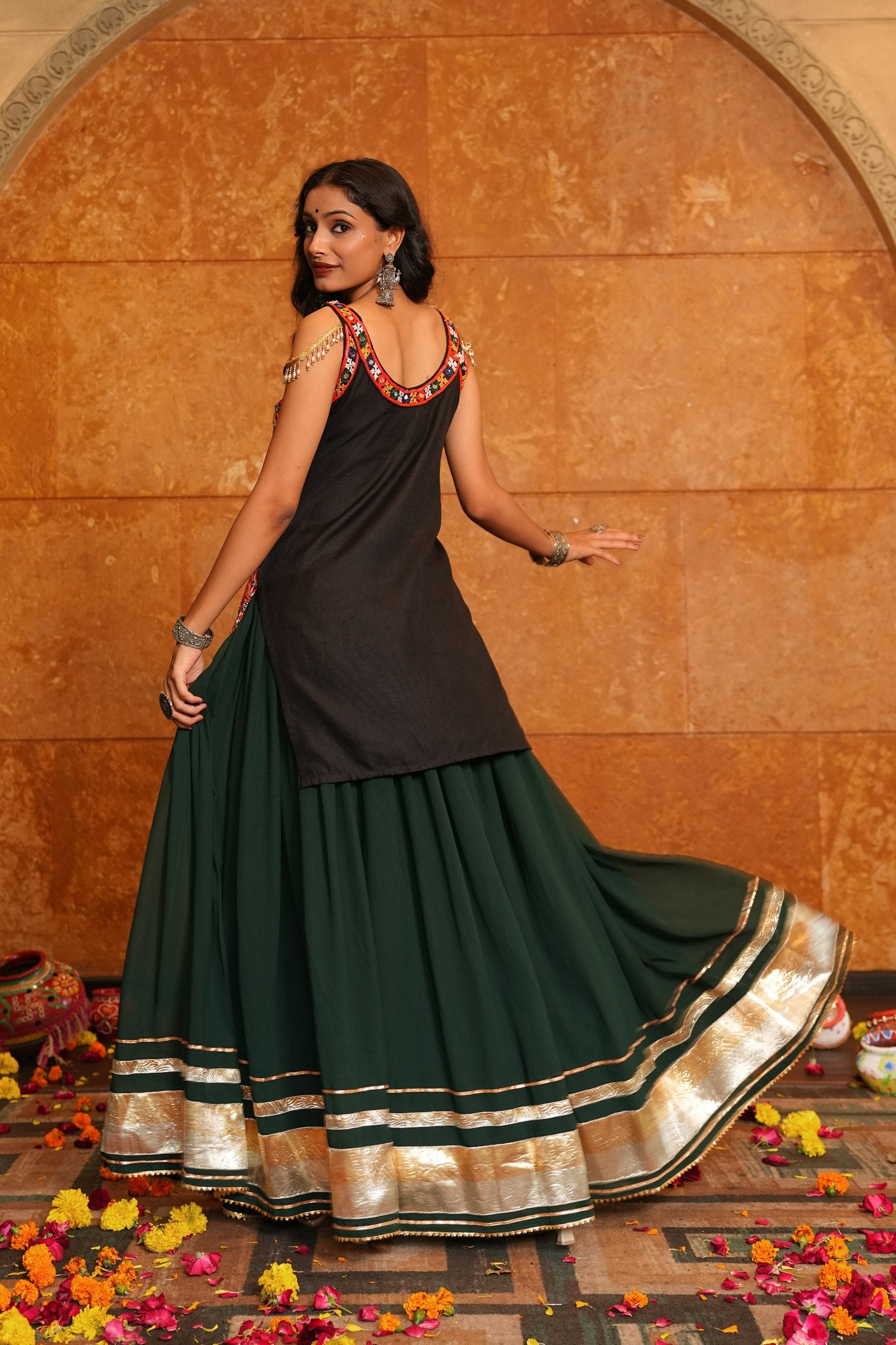 Celebrate Navratri in style with this elegant and vibrant Chaniya Choli set